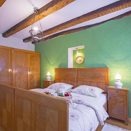 Vakantiehuis In 5373 Grižane